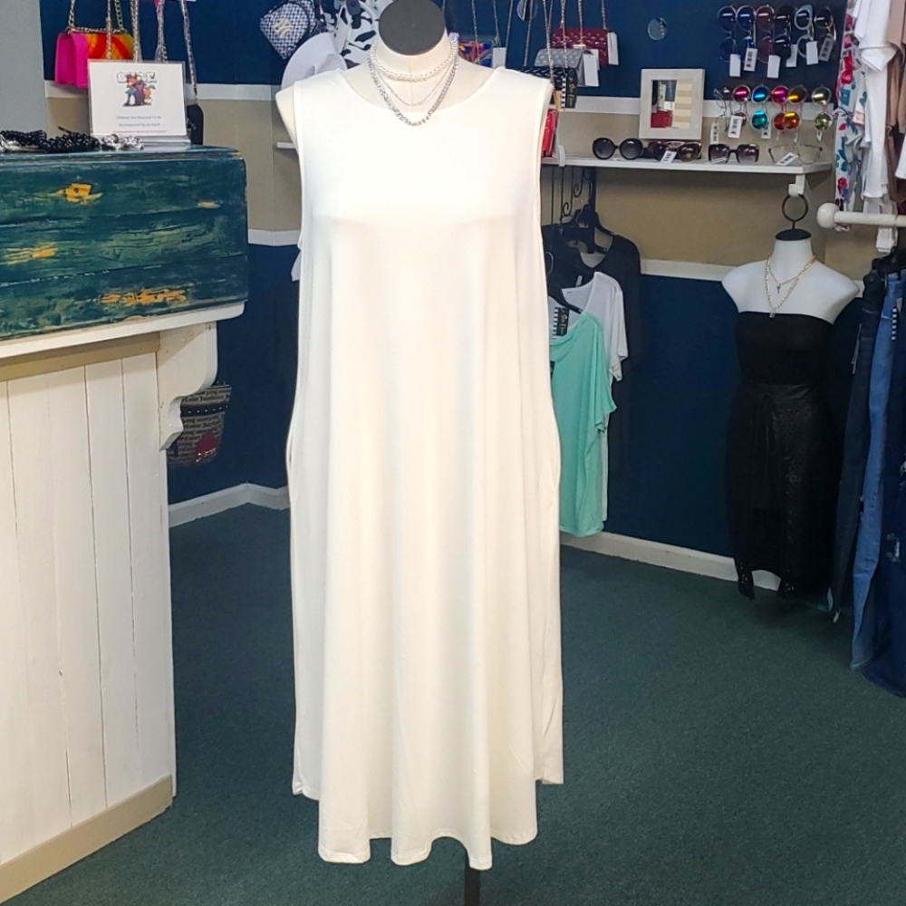 🔥 Ivory Midi Dress w/ Pockets!